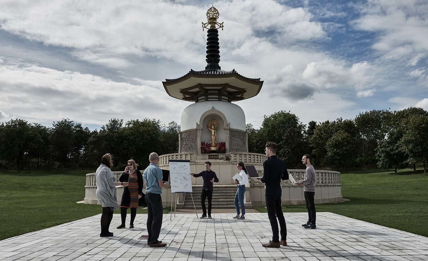 Visual Identity Creative Ltd logo