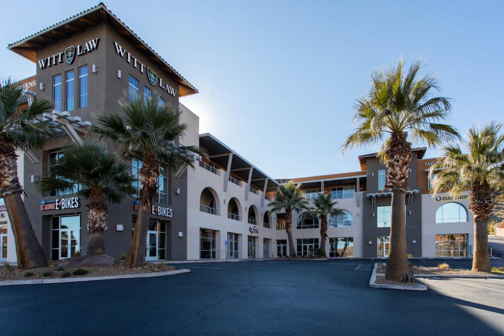 Vantage Real Estate, LLC logo